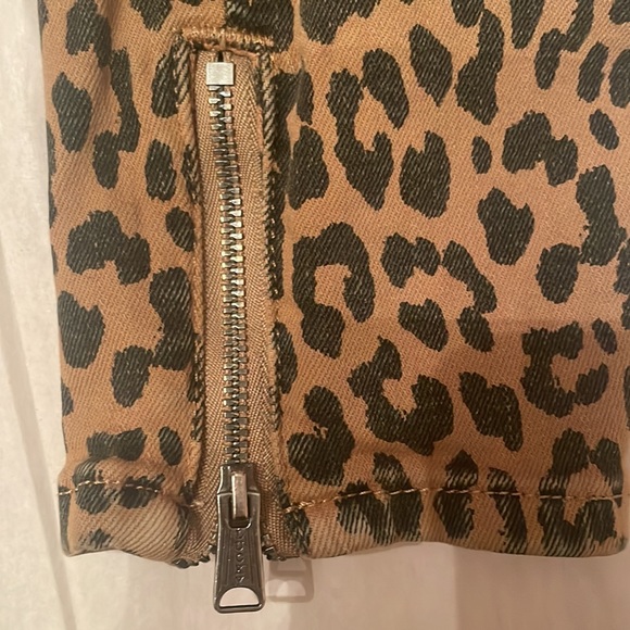 REDUCED PRICE chic & cute leopard print Lucky Brand pants with a denim-like feel - Picture 4 of 4